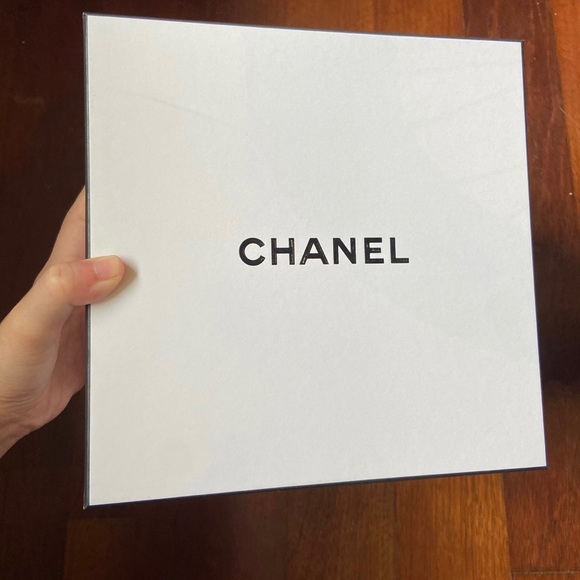 Chanel gift box - Picture 2 of 4